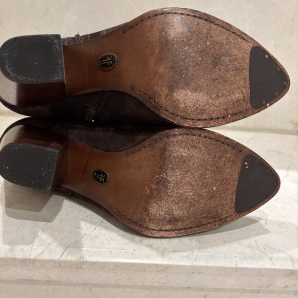 Frye Renee Seam Short ankle boots in brown oiled suede– Size 8.5M - Picture 7 of 8